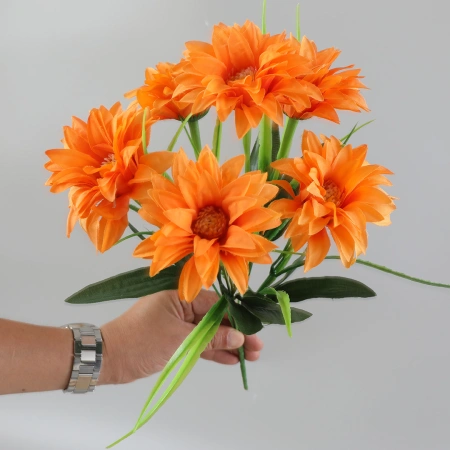 Artificial bouquets of chrysanthemums and artificial flowers for 6-fork decorative walls Artificial bouquets of chrysanthemums and artificial flowers for 6-fork decorative walls